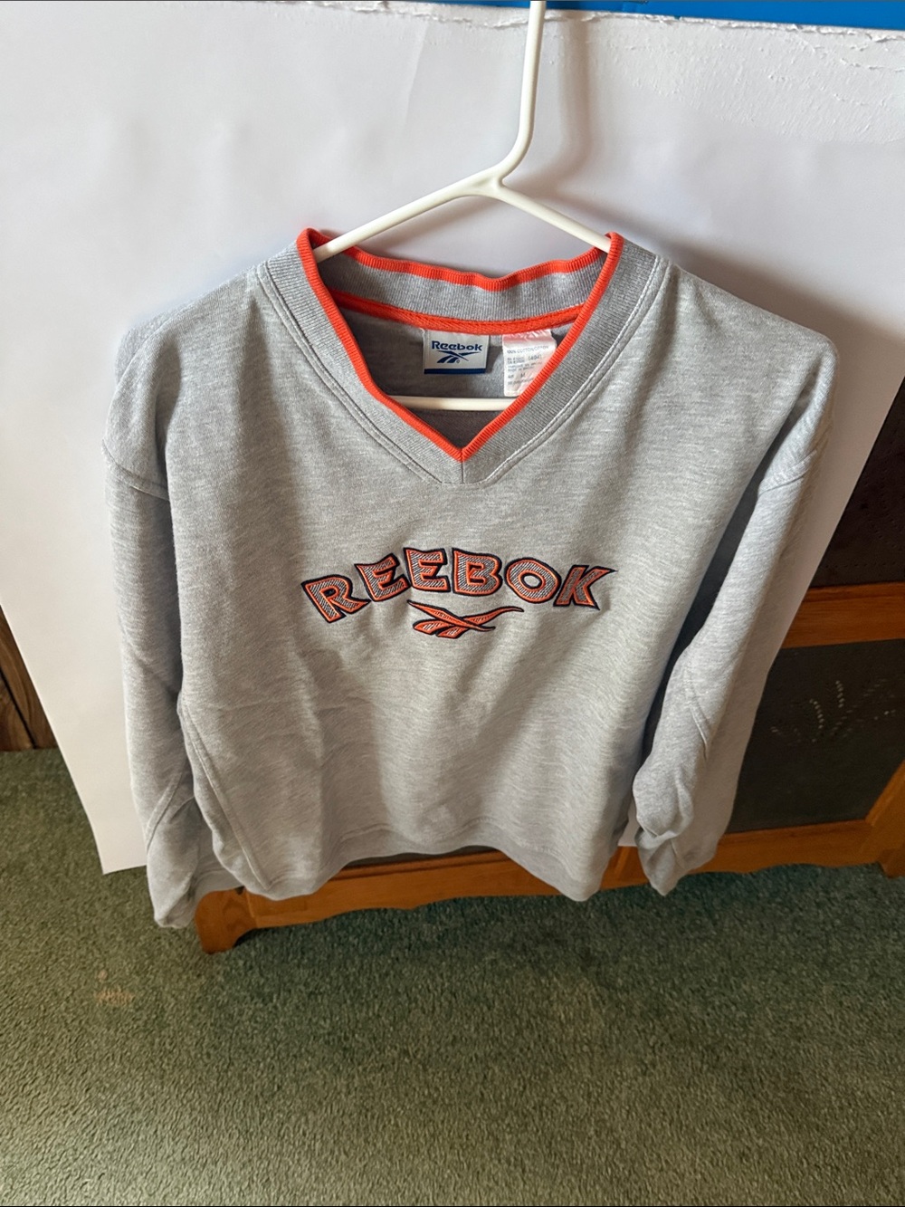 Reebok Light Gray V-Neck Sweater with Orange Trim mens  medium EUC